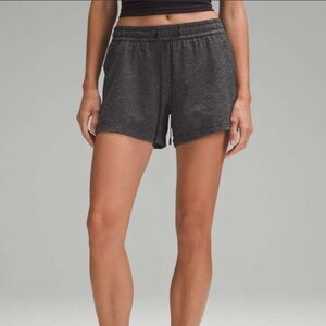 ❤️ Lululemon Soft Jersey Relaxed-Fit MR Short 4" Size 8 NWOT